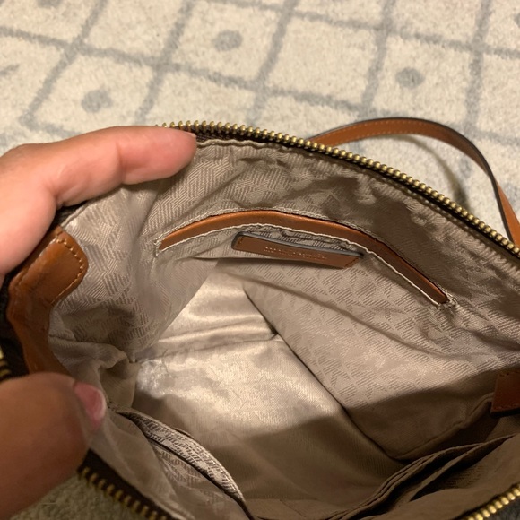 MK messenger crossbody - Picture 2 of 5